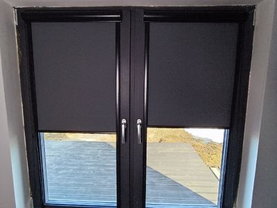 Рулонные шторы Uni на окна ПВХ